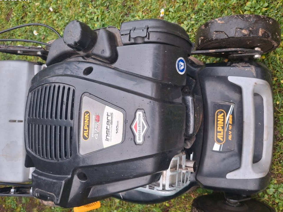 Tondeuse thermique tractée