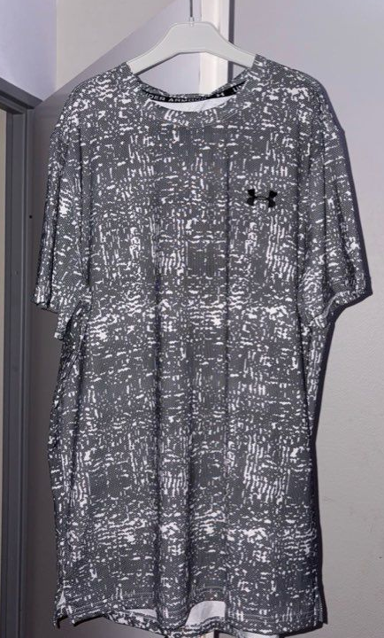 T-shirt Under Armour ( neuf )