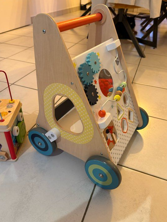 Trotteur de marche et jouet éveil