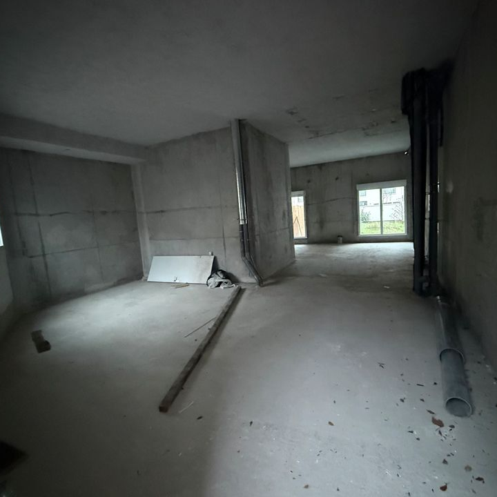 Local commercial emplacement exceptionnel bd creteil a cote de station essence esso