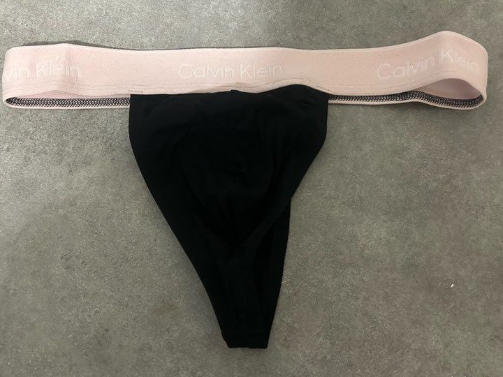 String Calvin Klein neuf