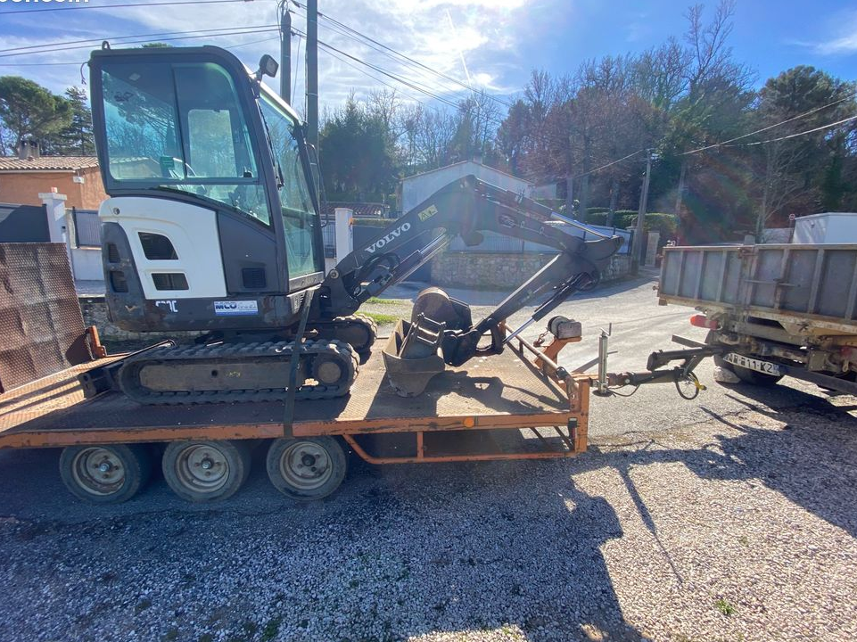 Mini pelle Volvo ec20C