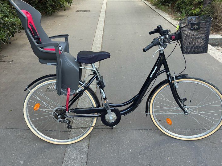 Vélo 26 pouces btwin avec panier proche du neuf