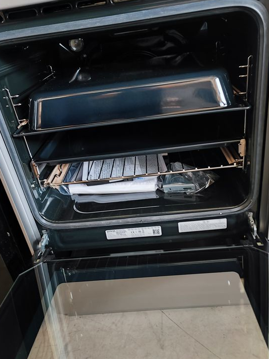 LIVRABLE : Cuisinière vitrocéramique Gorenje NEUF