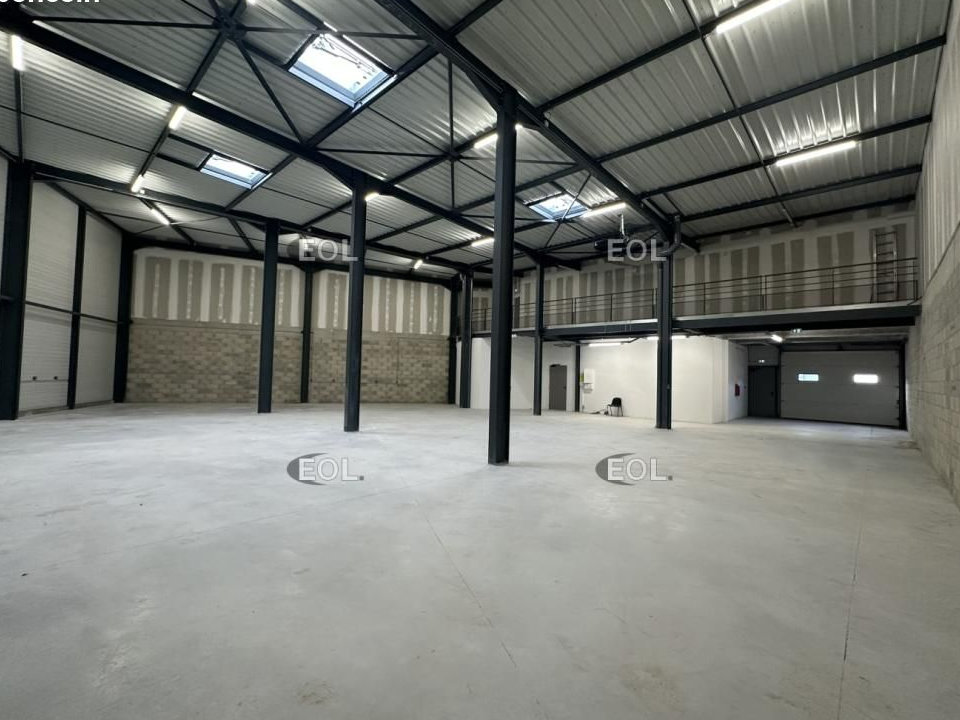 Local d'activité 587 m²