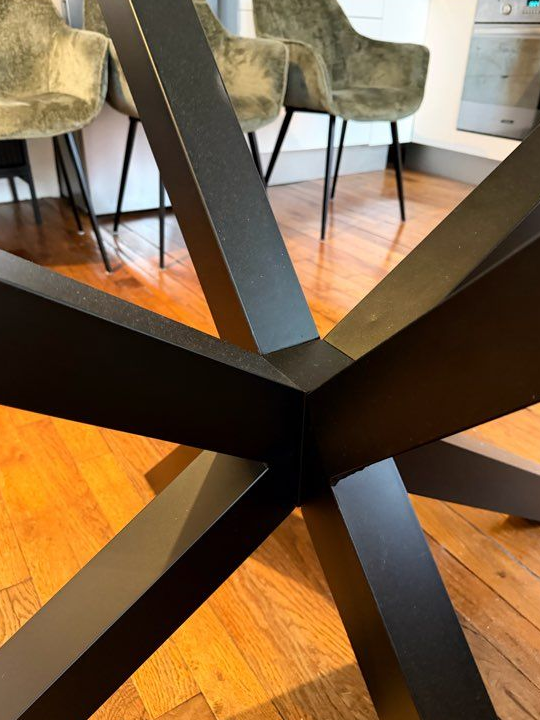 Table verre pied métal 6 personnes