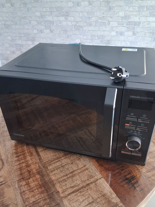 Micro-ondes grill vintage digital Toshiba 900 w état neuf