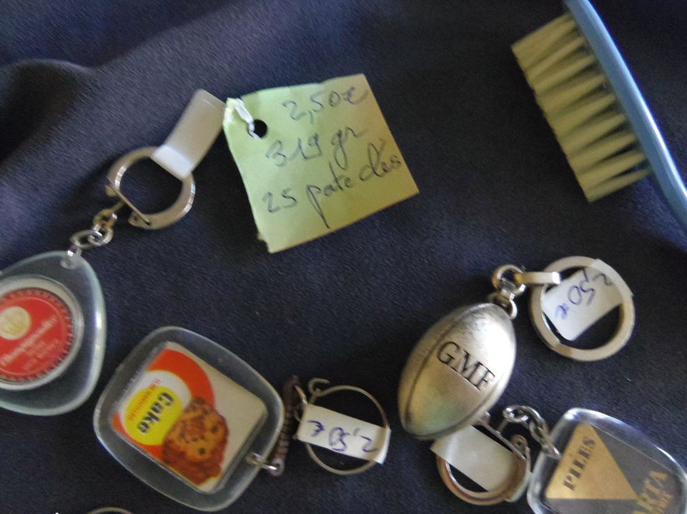 Porte Clés Vintage – ± 25 Pièces - Toutes Marques - Lot N° 4