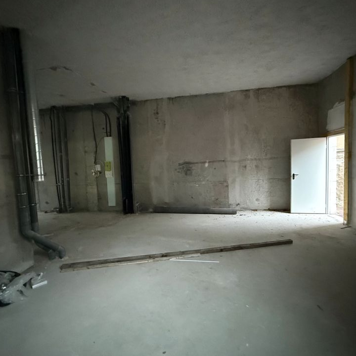 Local commercial emplacement exceptionnel bd creteil a cote de station essence esso