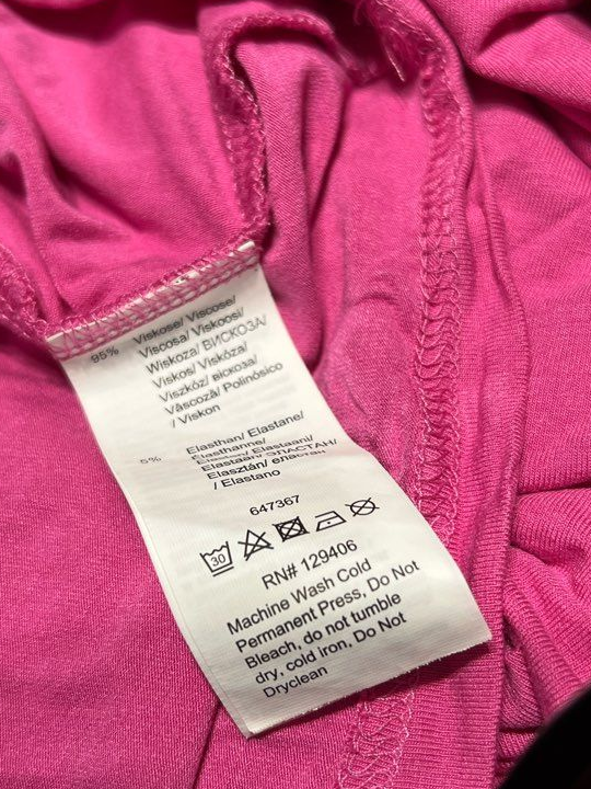 Joli ti-shirt rose neuf T 58/60