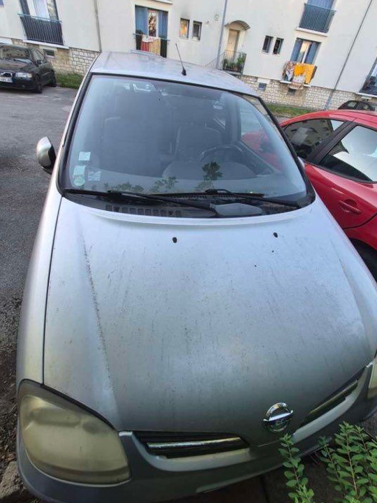 Nissan almera essence