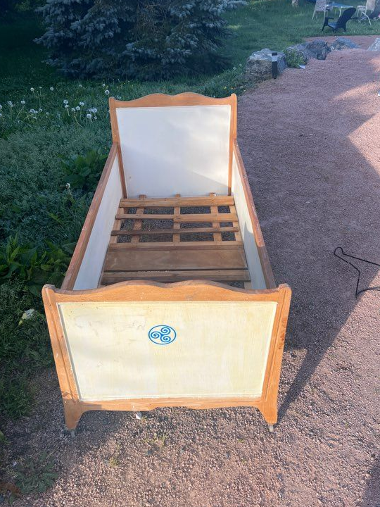 Lit pour bébé ancien