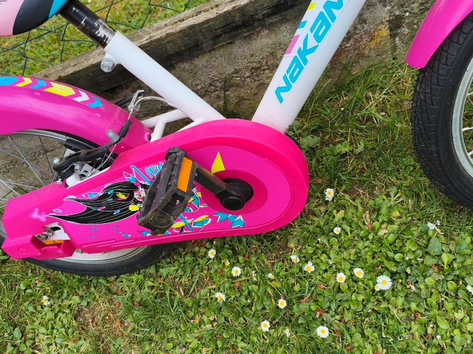 Vélo 3/6 ans + panier + roulette + casque