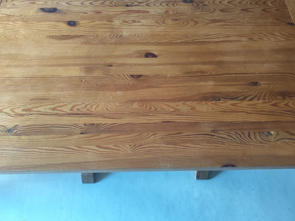 Table en pin massif