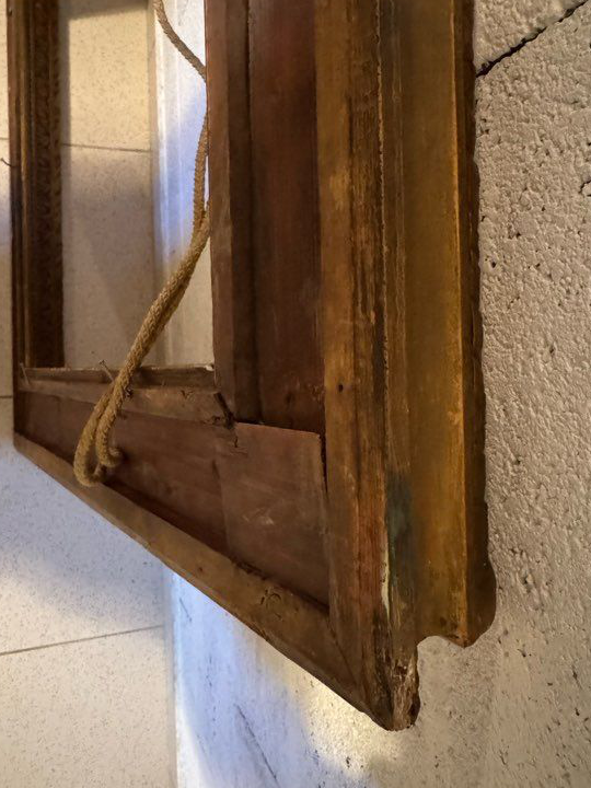 Grand cadre ancien en bois et stuc sculpté et doré – Fin XIXe – 79 × 90 cm
