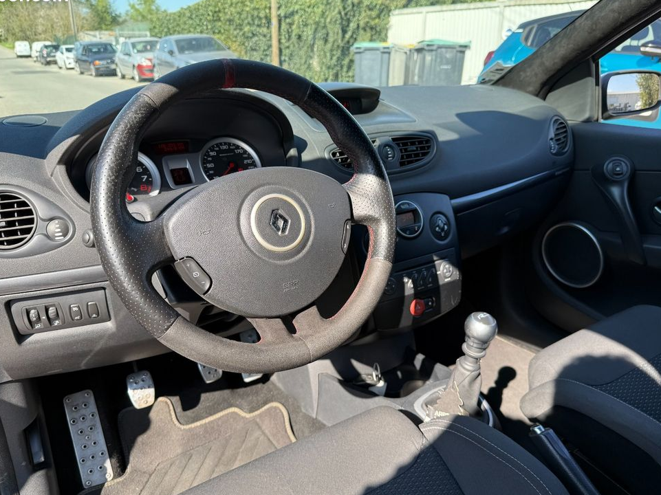 RENAULT CLIO III RS 2.0 16V 200Ch