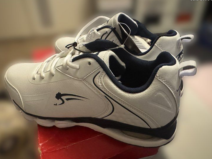 Chaussure 👟 neuf taille 44 jamais porté