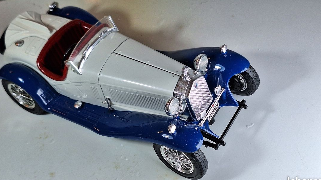 Voiture miniature Collection Alfa Romeo Burago 1/18