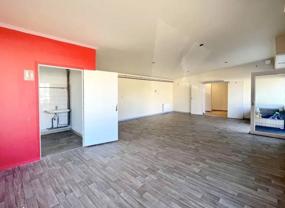 Local 79 m² Maulette