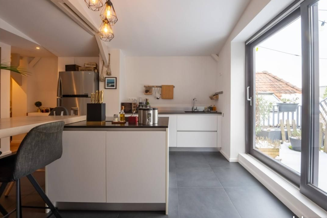 Studio 5 pièces 168 m²