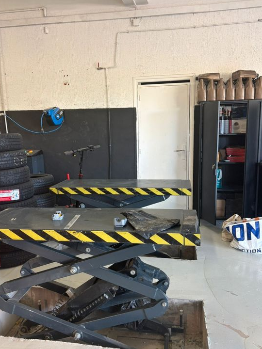 Fonds Garage Pneumatique