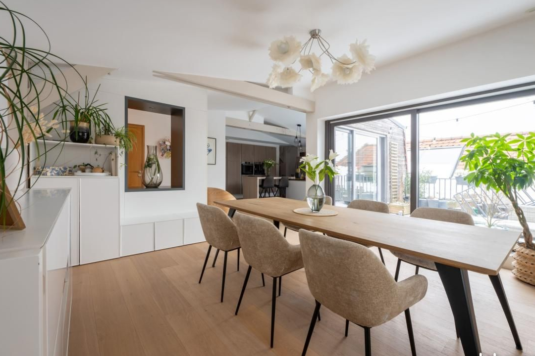 Studio 5 pièces 168 m²