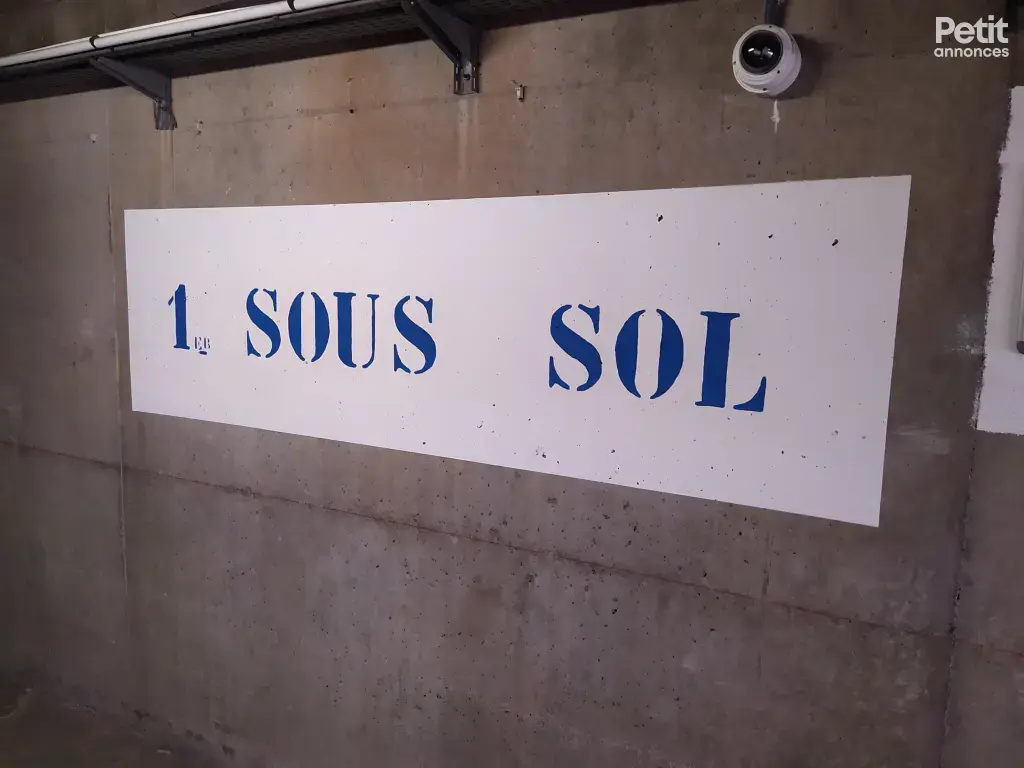 GARAGE / ENTREPÔT A LOUER – ANTIBES CENTRE