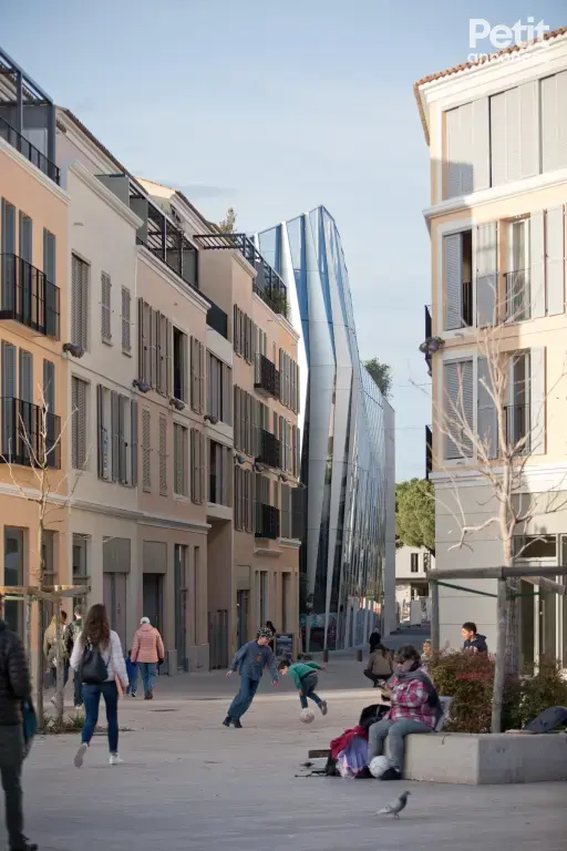 GARAGE / ENTREPÔT A LOUER – ANTIBES CENTRE