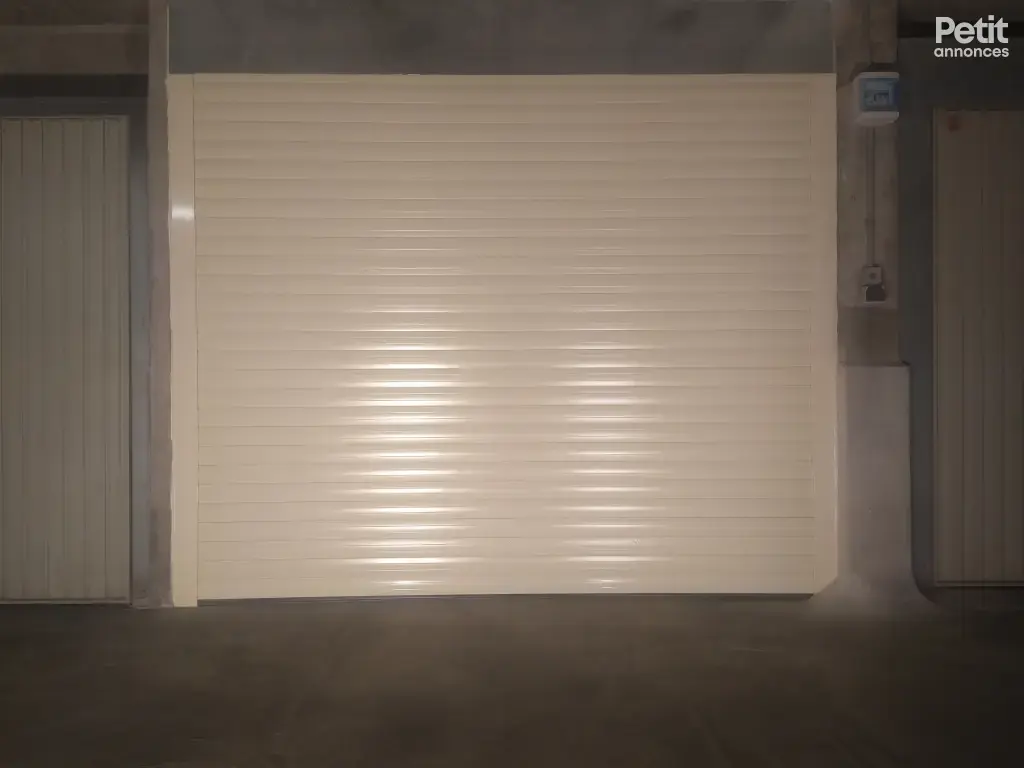 GARAGE / ENTREPÔT A LOUER – ANTIBES CENTRE