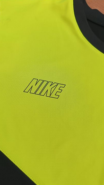T-shirt Nike Sport Noir et Jaune Fluo / Volt - Taille S