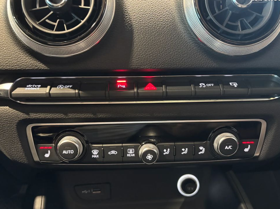 AUDI A3 Sportback 2.0 D 150ch S line - 2017 - Toit ouvrant - Sièges électriques chauffants - Suivi complet