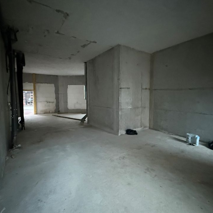 Local commercial emplacement exceptionnel bd creteil a cote de station essence esso