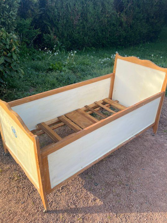 Lit pour bébé ancien