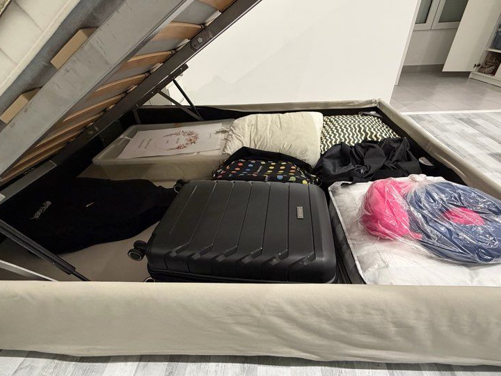 Lit coffre IKEA 140x200 + matelas ressorts 24cm épaisseur