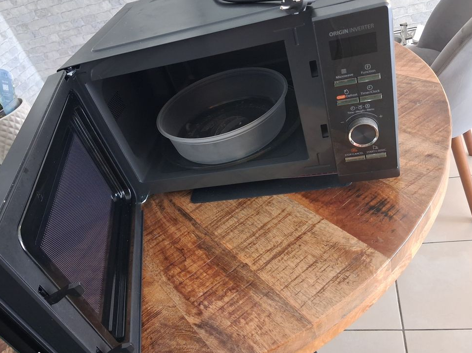 Micro-ondes grill vintage digital Toshiba 900 w état neuf