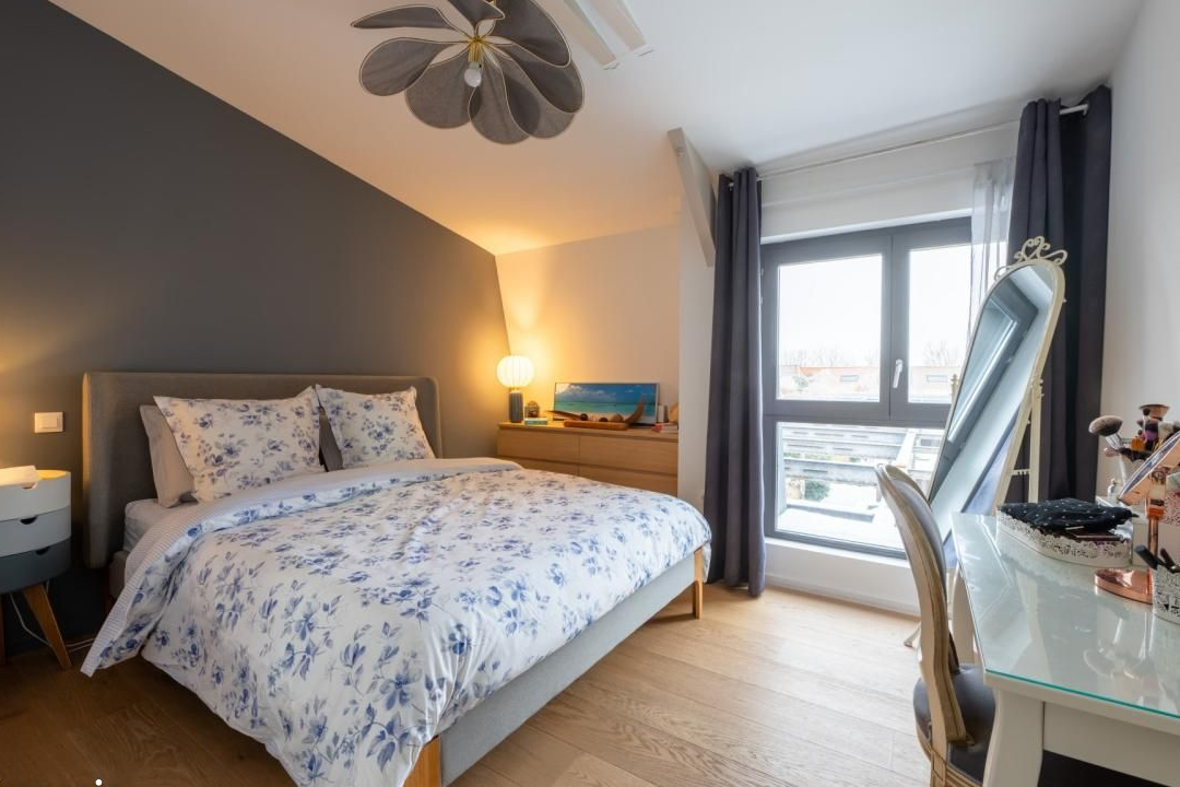 Studio 5 pièces 168 m²