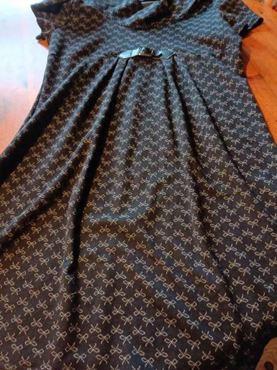 Jupe short 38/40 , Manteau quasi neuf 38/40 , Robe tunique 13e le lot