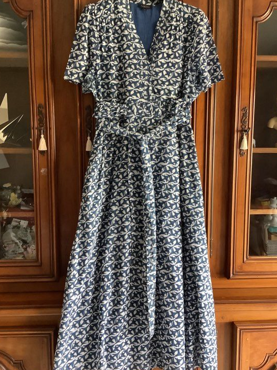 Robe longue fluide et évasée dans un joli imprimé Caroll taille 44