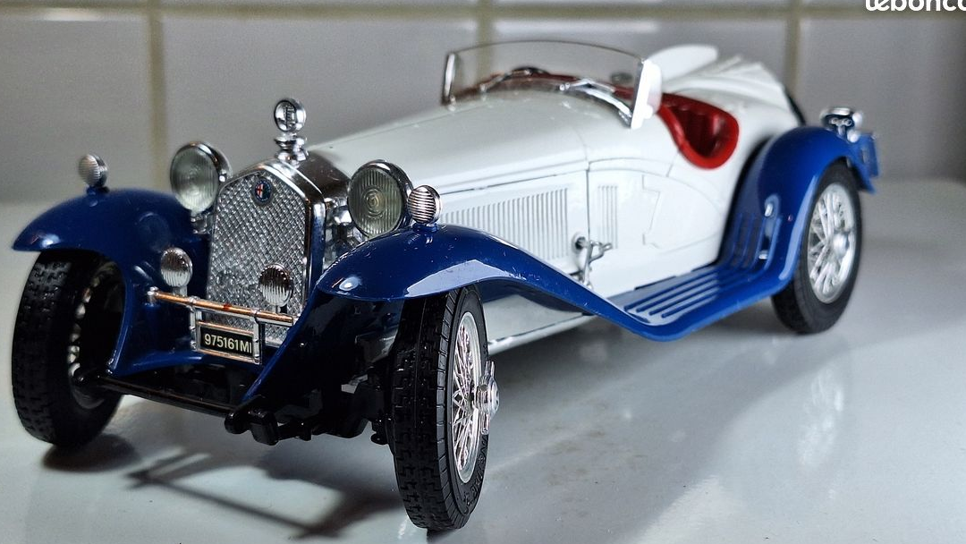 Voiture miniature Collection Alfa Romeo Burago 1/18