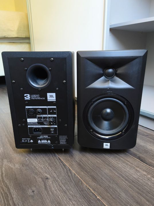 Paire d'enceintes de monitoring JBL LSR305 – Excellent état