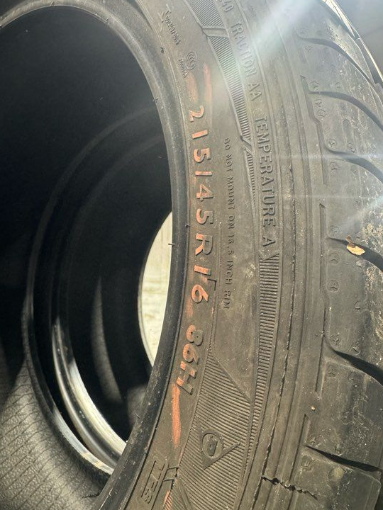 2 pneus été 215/45/16 dunlop