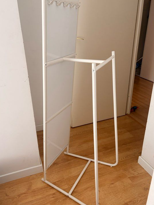 Miroir sur pied porte manteau