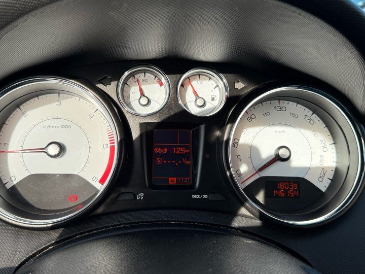 Peugeot 308 cc 1.6l hdi 112cv bv6 feline 1 ère main avec 146151 kms