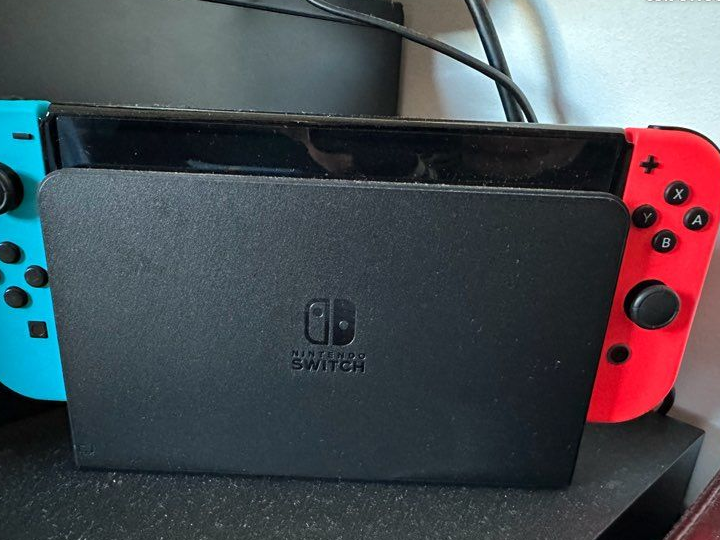 Nintendo Switch OLED (64go) - État neuf