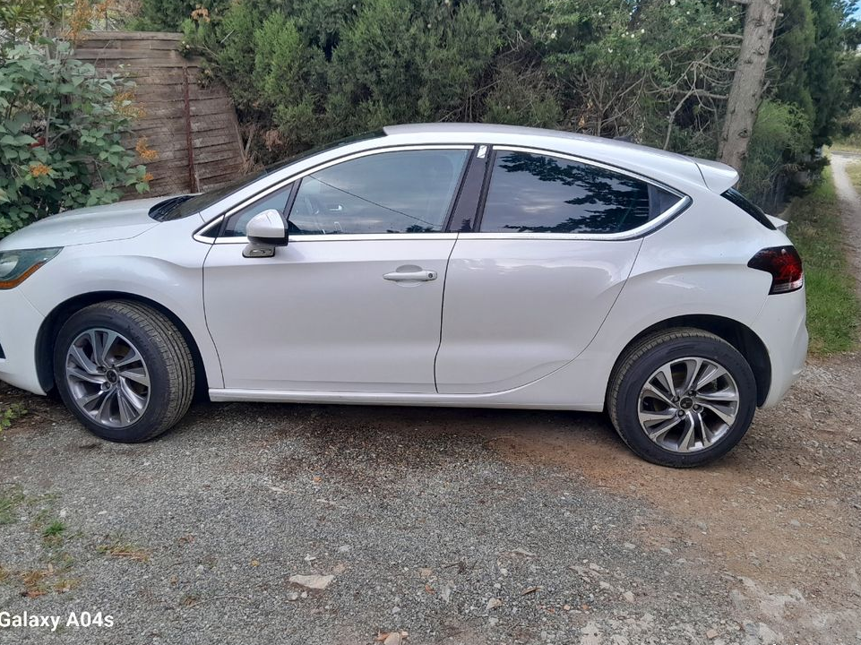 DS4 ess 2015 143000km excellent état