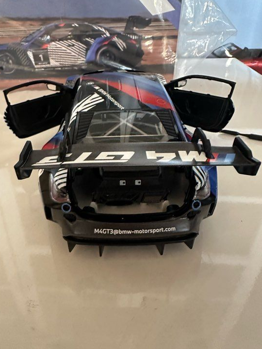BMW m4 gt3 minichamps 1/18