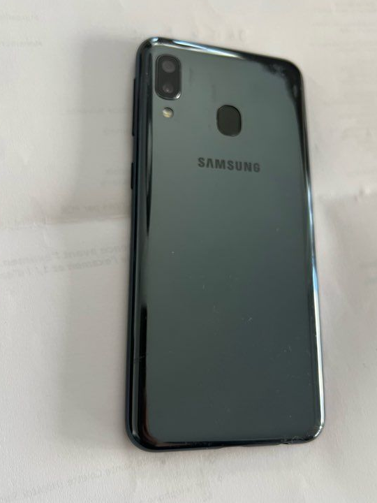 Samsung Galaxy A20e comme neuf