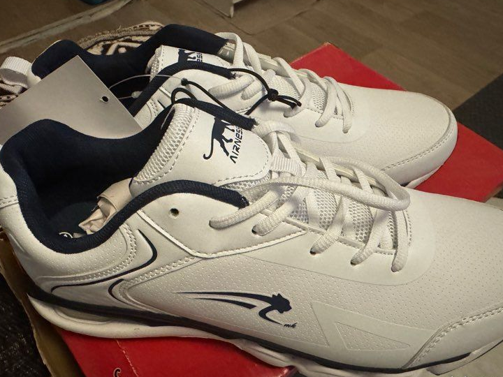 Chaussure 👟 neuf taille 44 jamais porté