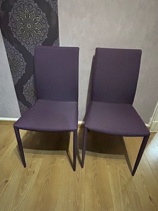 Lot de 2 belles chaises - coloris violet