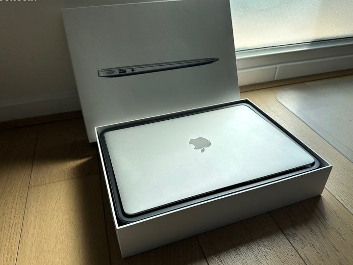 MacBook Air 13” i5, 8 Go RAM, SSD 128 Go, Très bon état Silver Argent